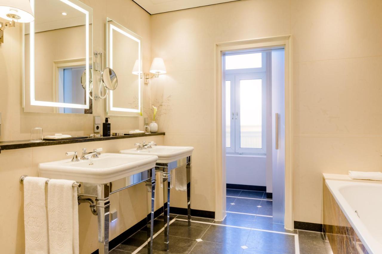 Suite,1196385898:JPEG