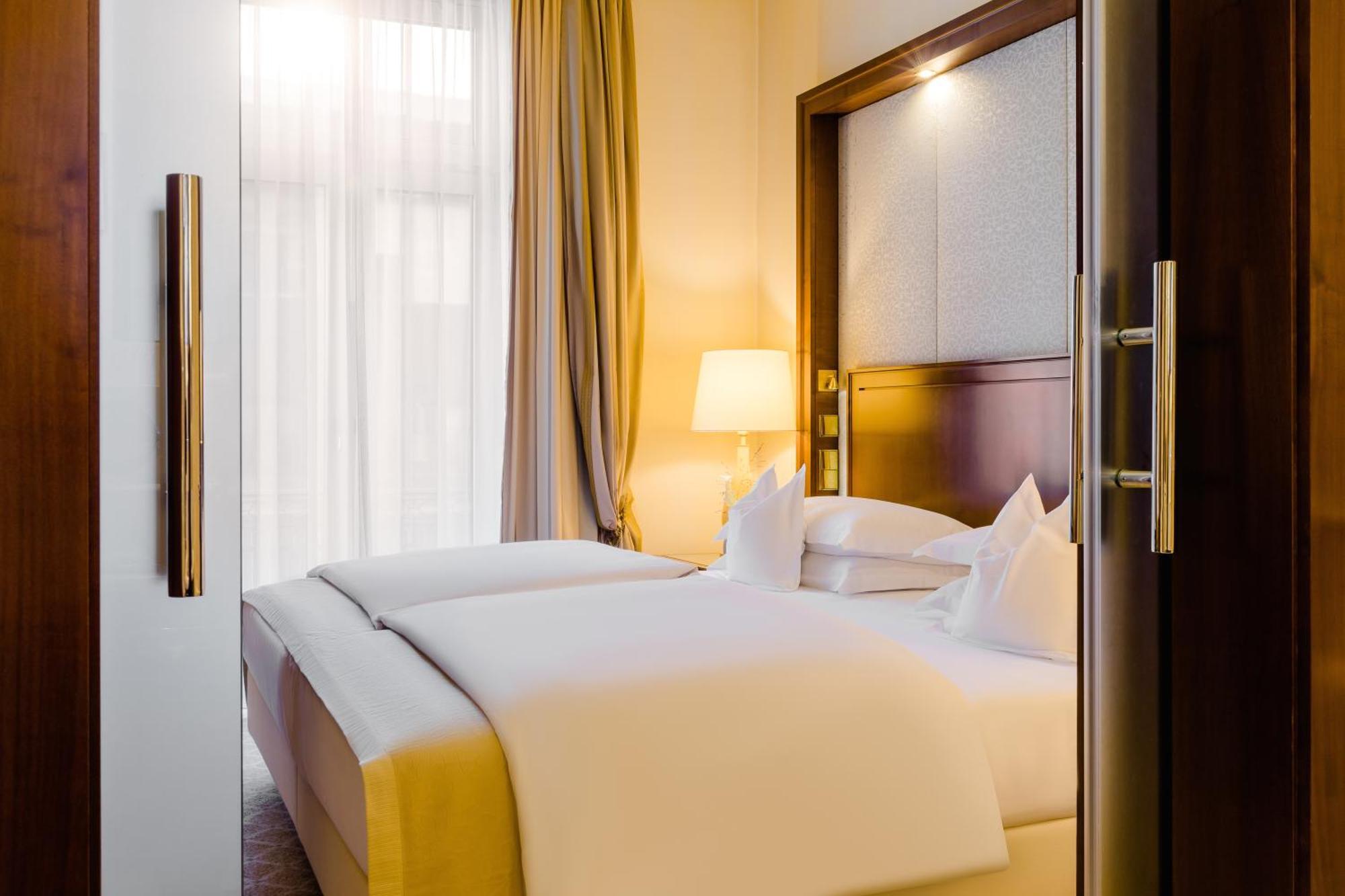 Junior Suite,1276809742:JPEG